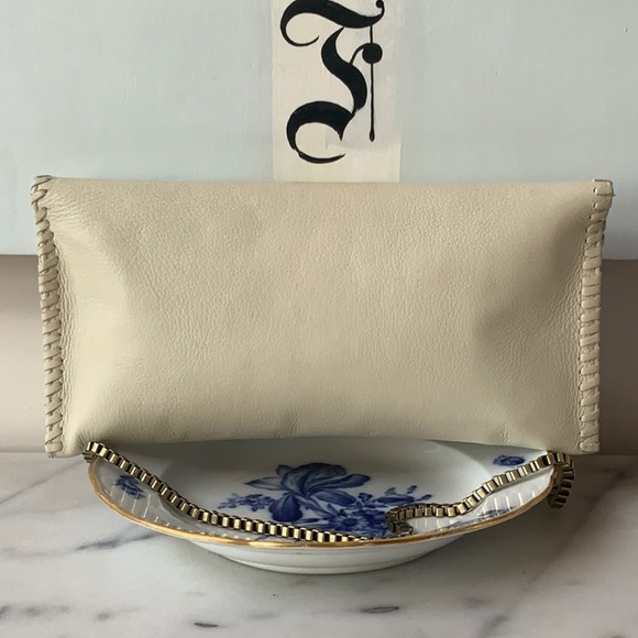 ✨SALE!✨Carlos Falchi Ivory Clutch With Chain Perfect!💓 - Picture 4 of 8